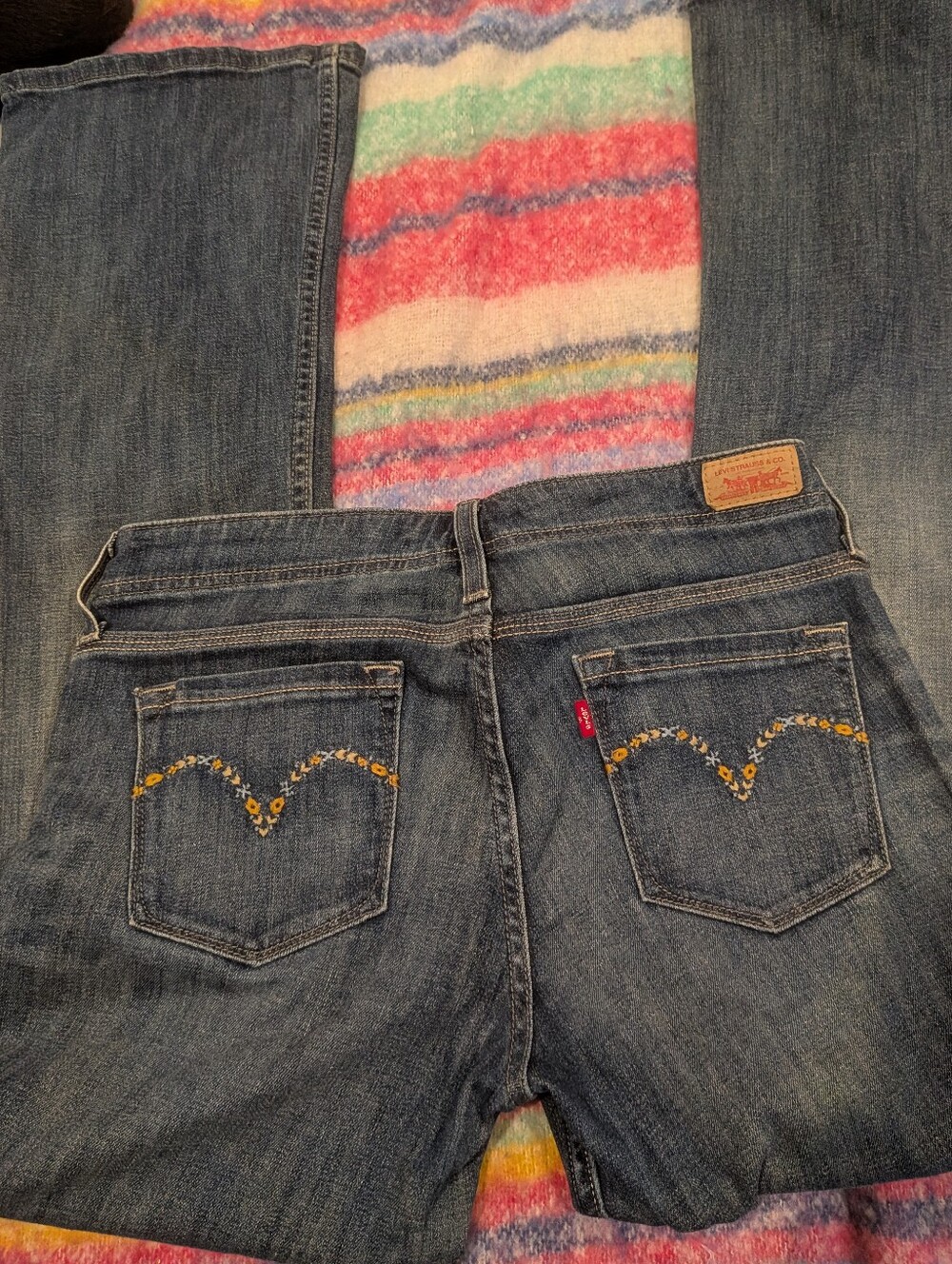 Vintage Levi's Women's Blue Embroidered Back-Pocket Flare Jeans - Size 11